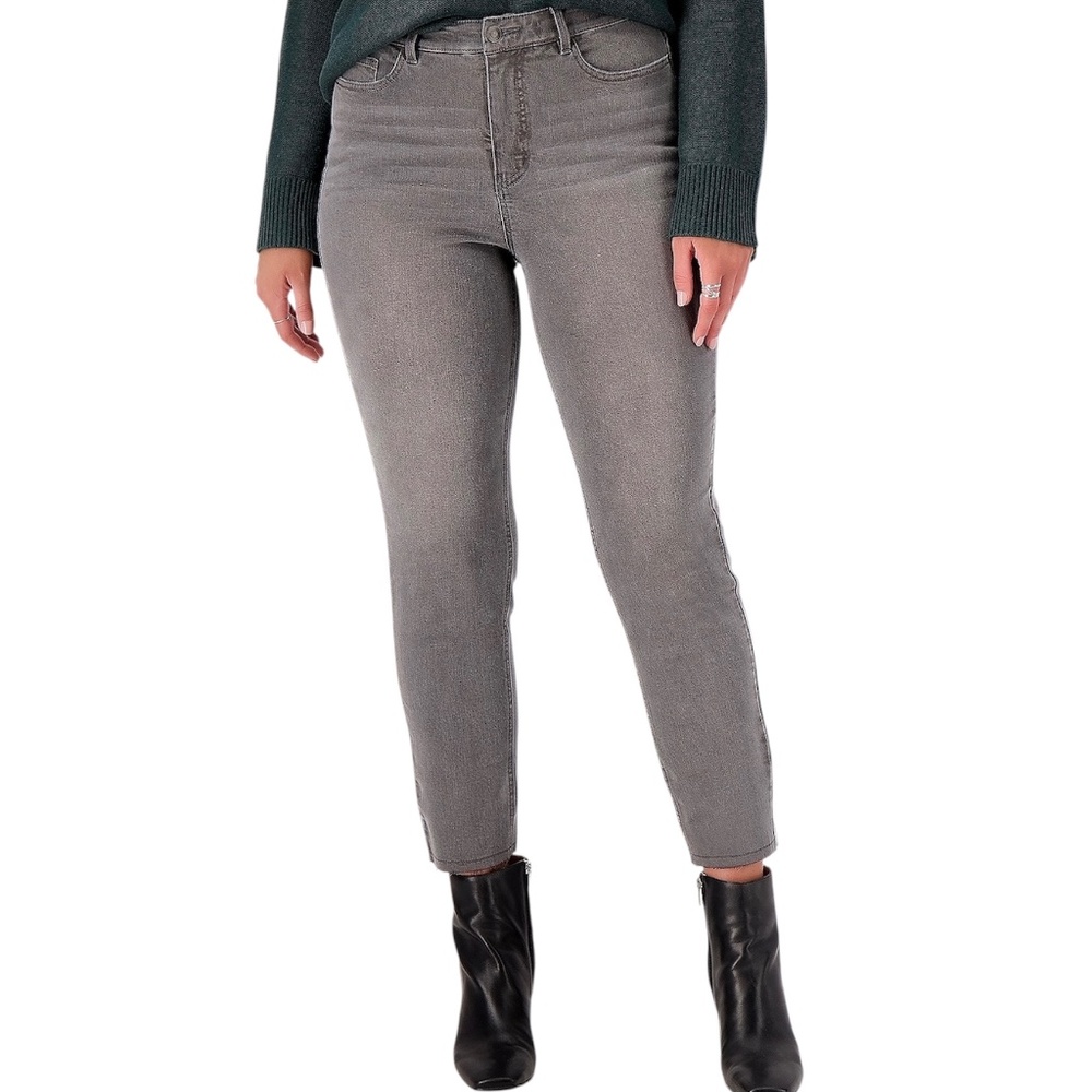 New Girl With Curves Raw Hem Ankle Length Girlfriend Jeans Gray Wash Size 4